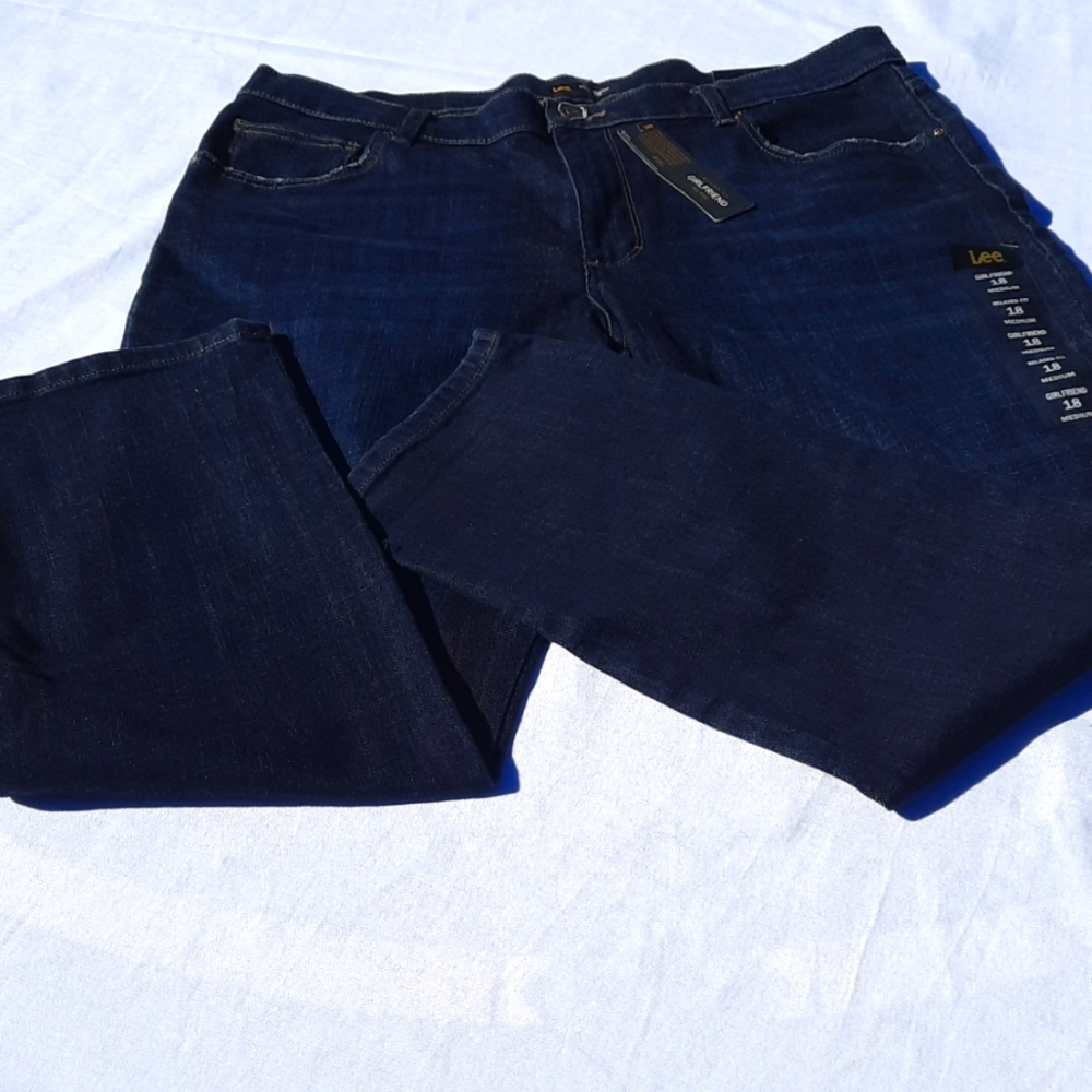 Lee Girlfriend NWT relaxed fit midrise  jeans size 18M